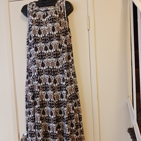 HAANI WOMAN DRESS 2Xcolors white, black , brown, pattern designs. - Picture 6 of 9